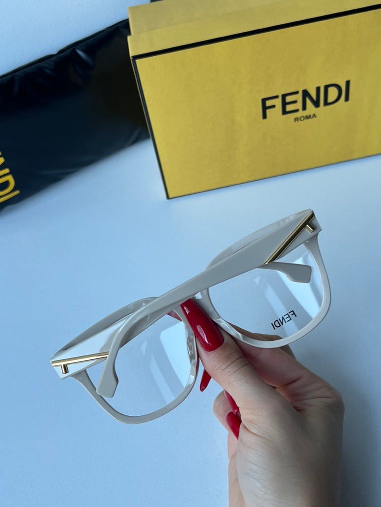 Fendi FE50064F Oversized Frames in Ivory