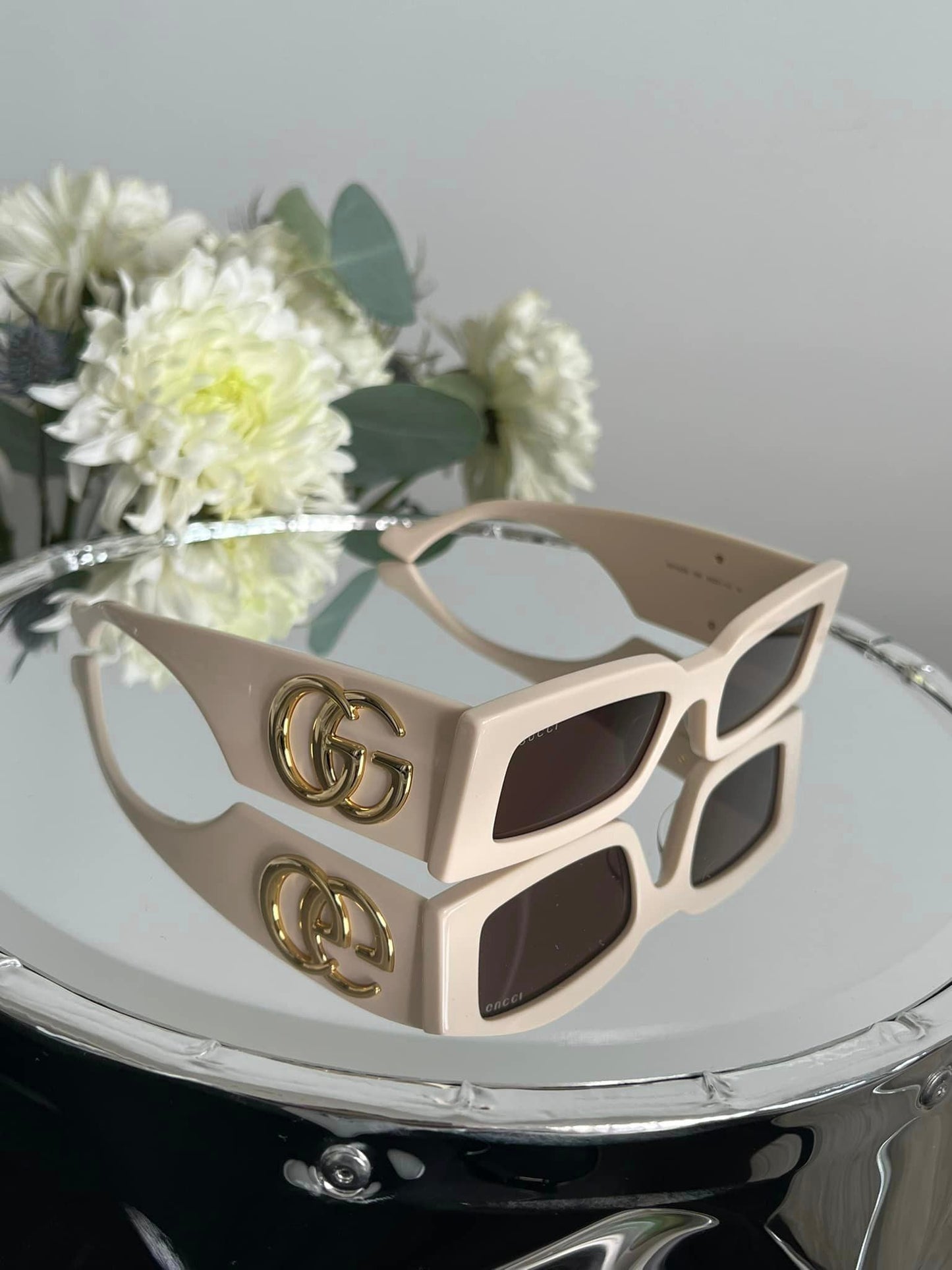 Gucci GG1425S Thick Rim Rectangle Sunglasses in Ivory