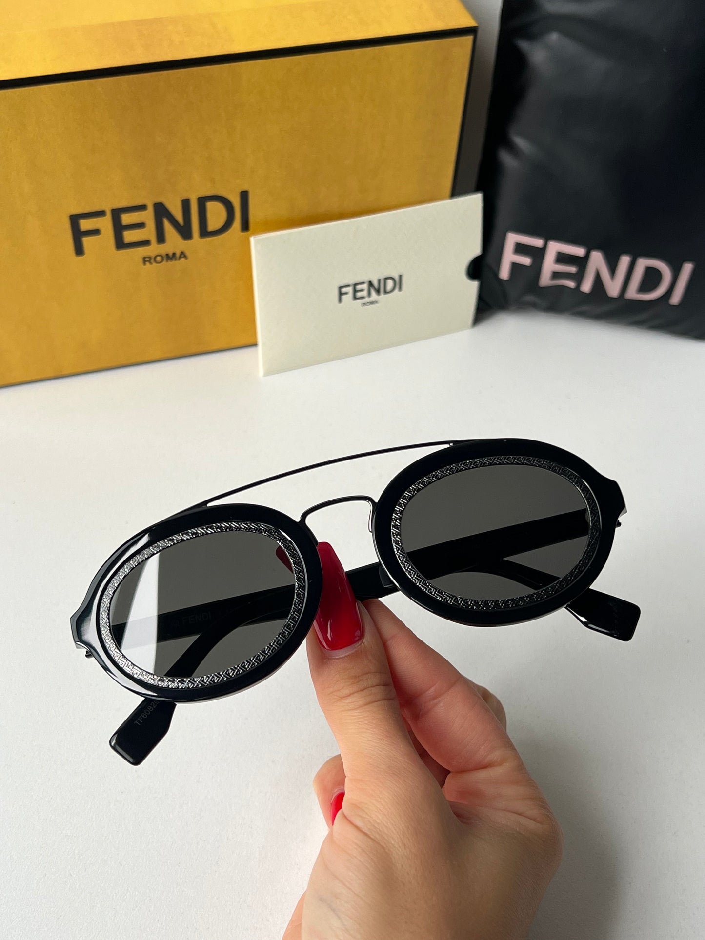 Fendi FF Around FE40094I Round Sunglasses in Black