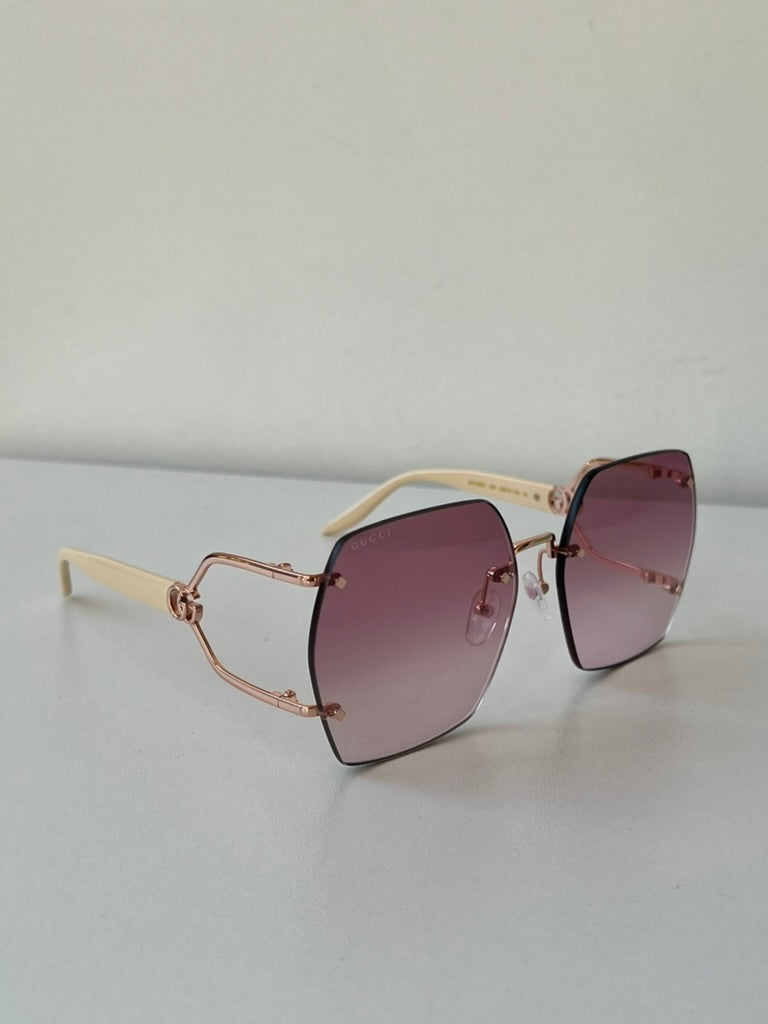 Gucci GG1562S Oversized Sunglasses in Pink