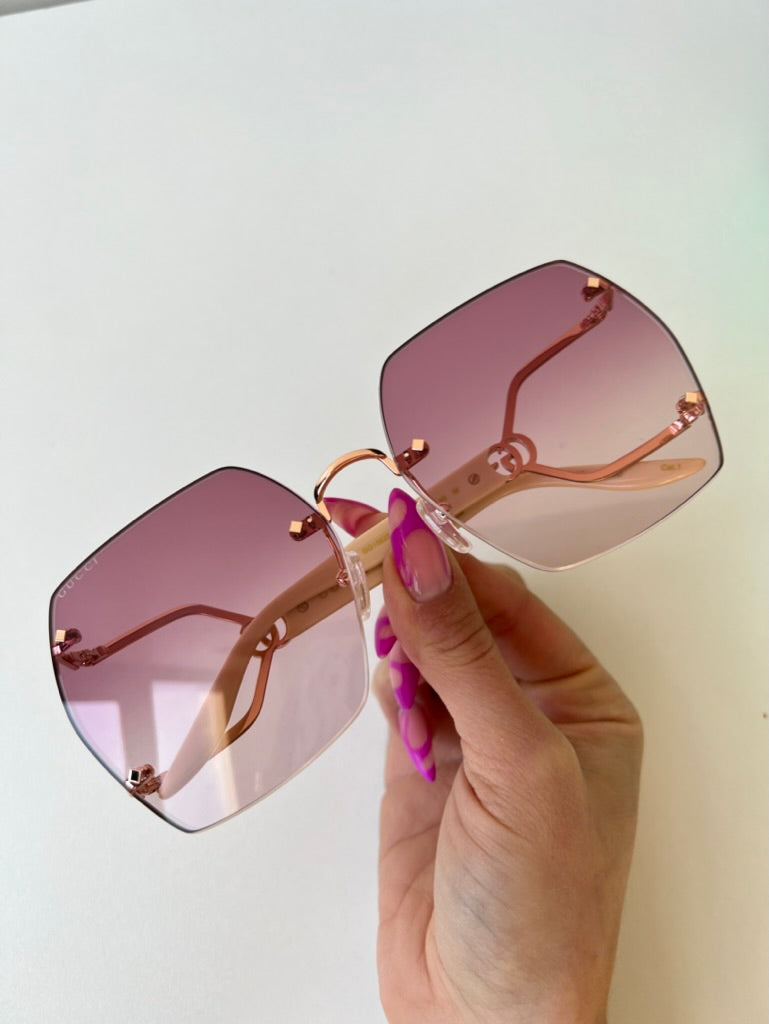 Gucci GG1562S Oversized Sunglasses in Pink